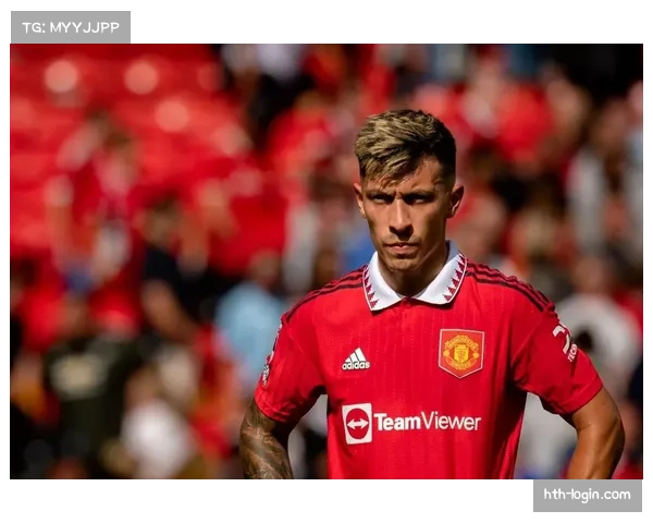 塞维利亚后卫华金·马丁内斯·高纳小腿受伤，防线再添新伤